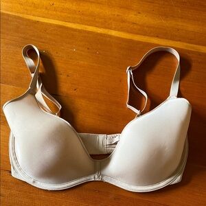 SKIMS weightless scoop bra 34DD in Clay. NWOT